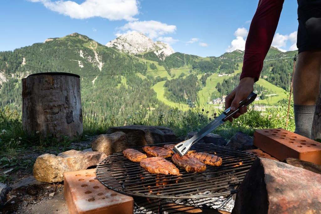 Gemütliche Skihütte an der Piste Sonnenalpe Nassfeld Exterior foto