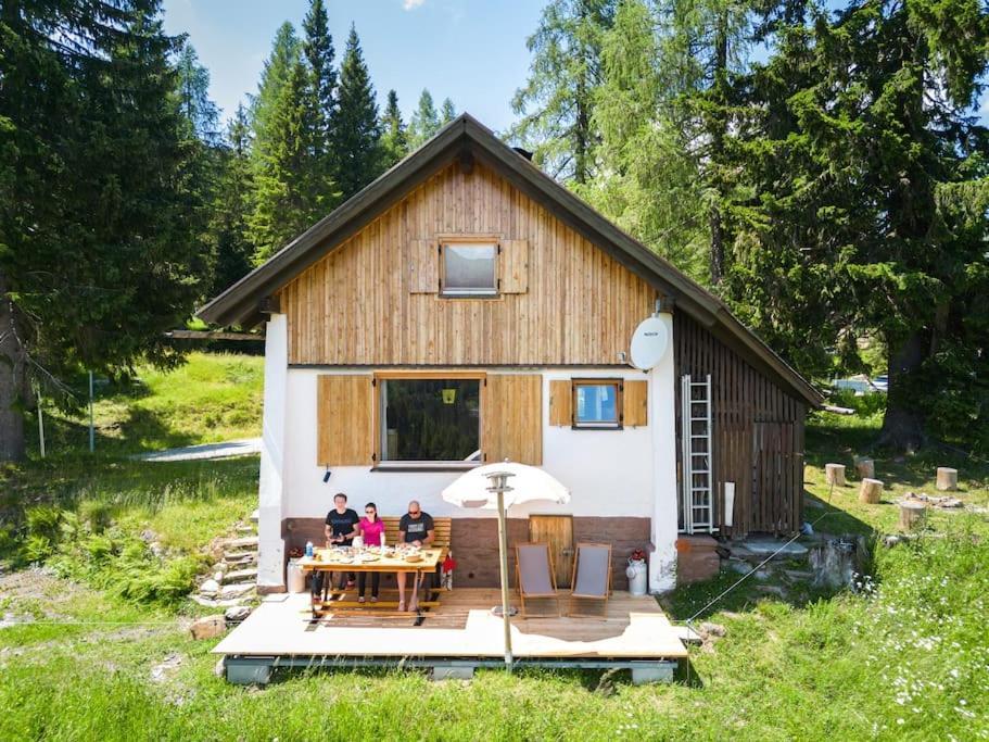 Gemütliche Skihütte an der Piste Sonnenalpe Nassfeld Exterior foto