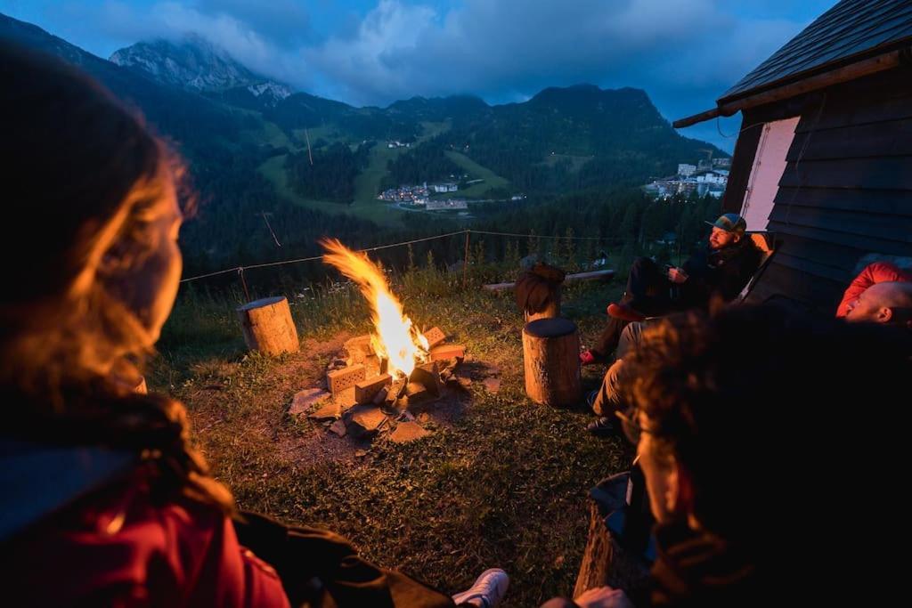 Gemütliche Skihütte an der Piste Sonnenalpe Nassfeld Exterior foto