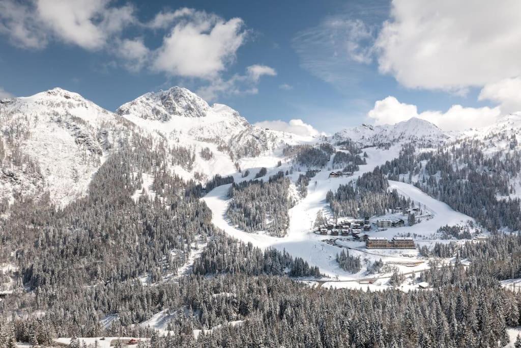 Gemütliche Skihütte an der Piste Sonnenalpe Nassfeld Exterior foto